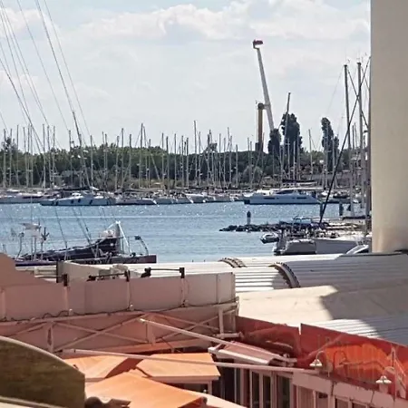 شقة Marine 1 7